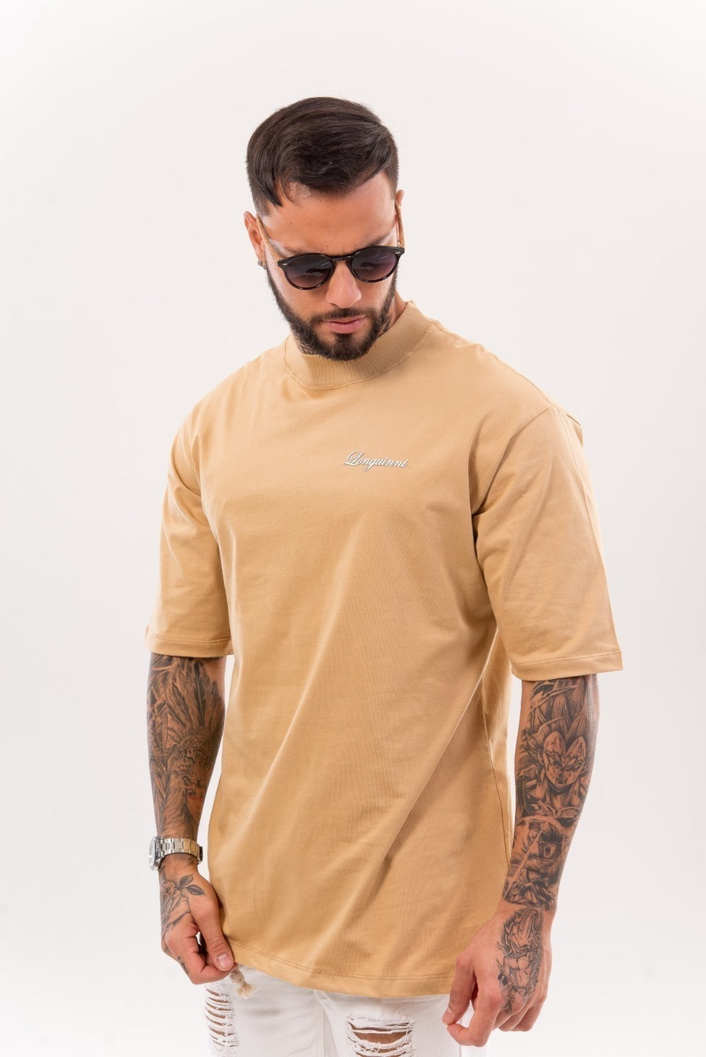 Camiseta Longuini Oversized Gola Alta com Assinatura - Caramelo