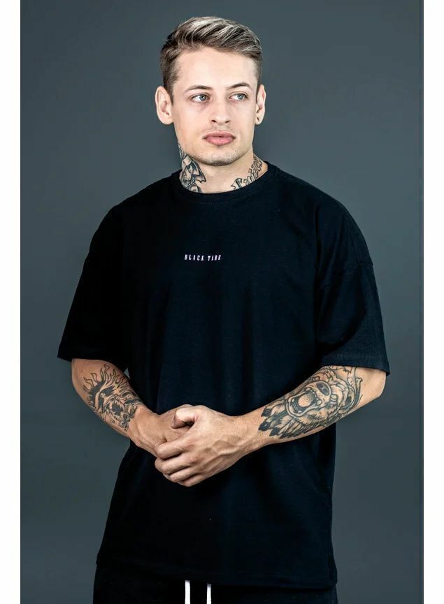 Camiseta Black Targ Oversized com Mini Logo Preta