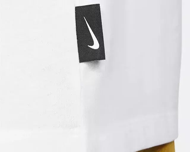 Camiseta Nike Sportswear Swoosh