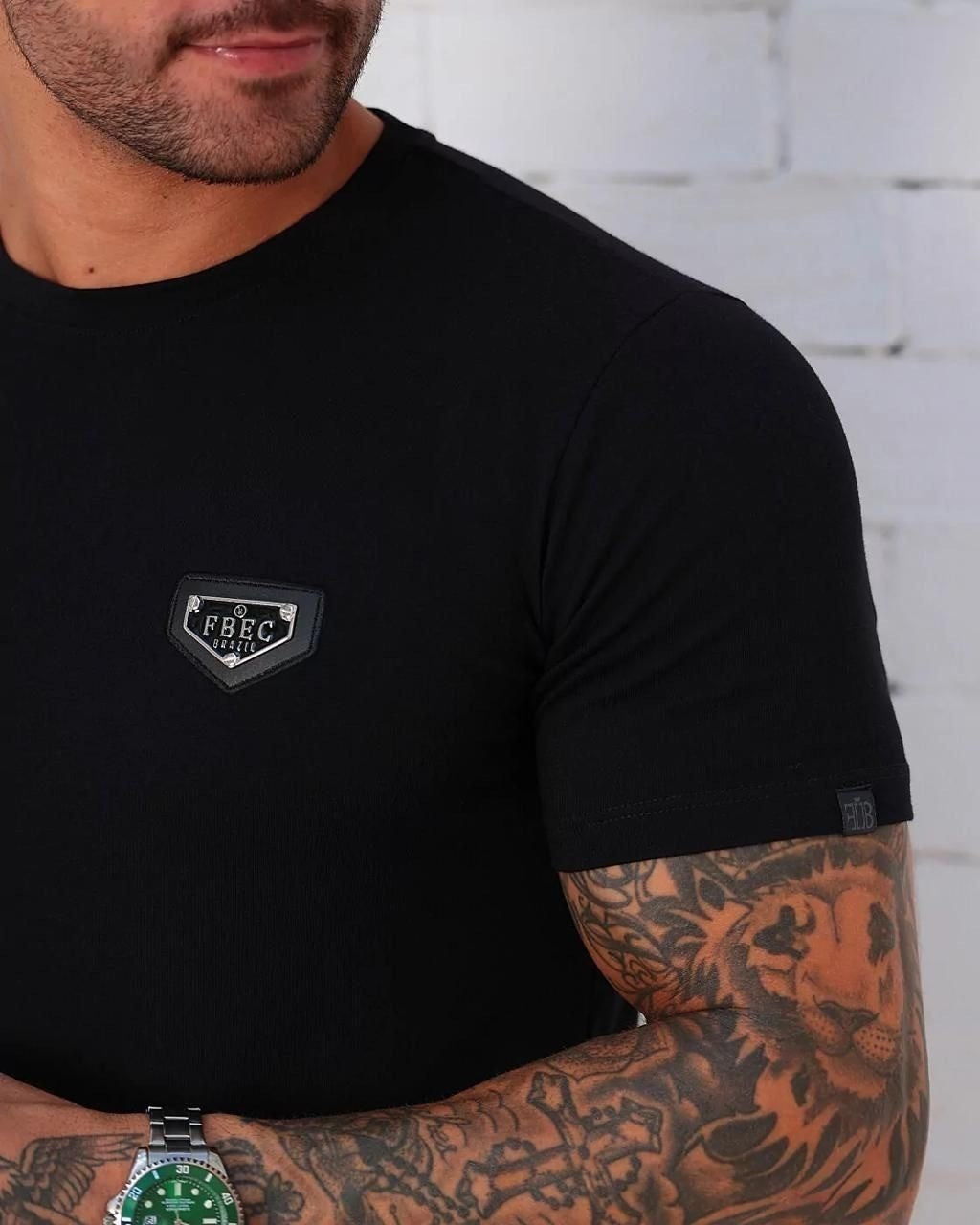 Camiseta FBEC Slim Fit com Patch de Metal - Preta