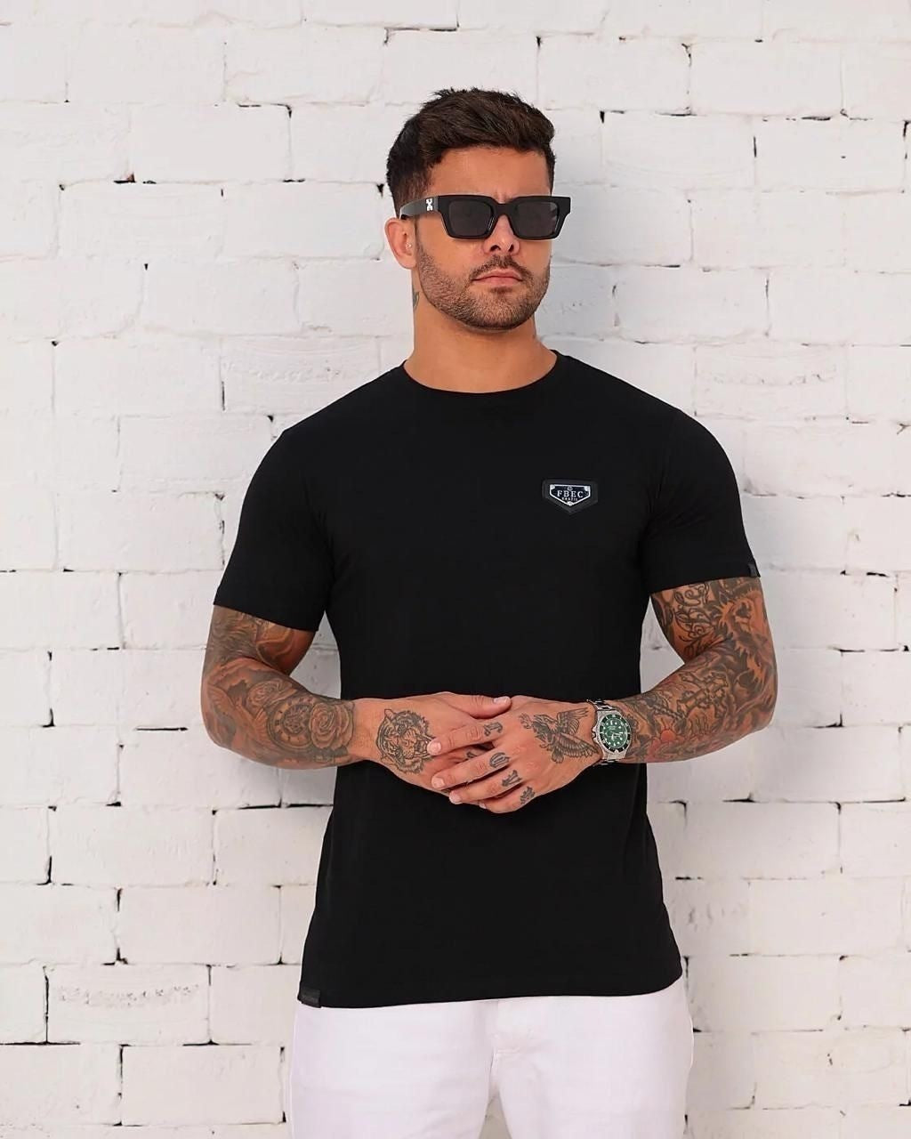 Camiseta FBEC Slim Fit com Patch de Metal - Preta