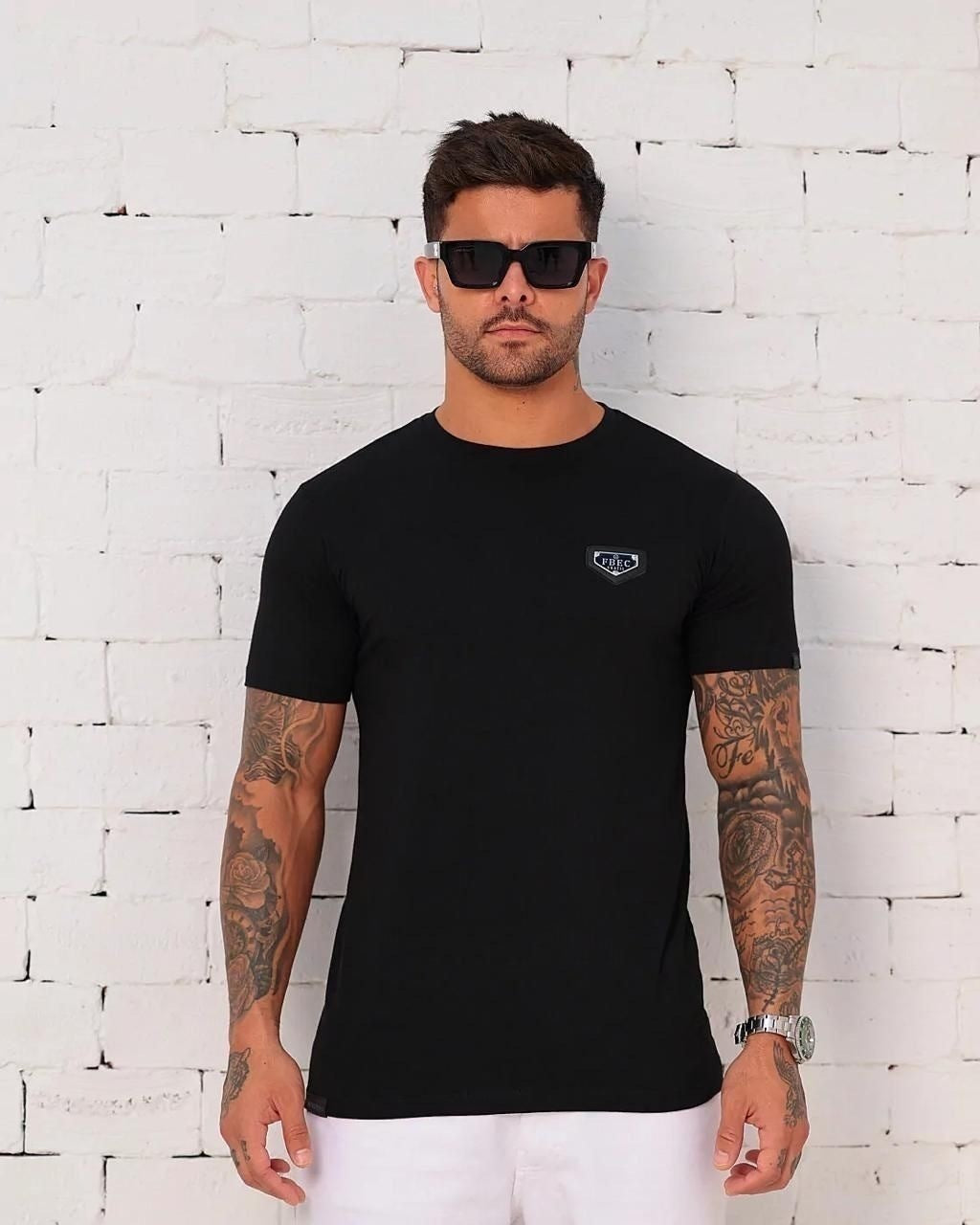 Camiseta FBEC Slim Fit com Patch de Metal - Preta
