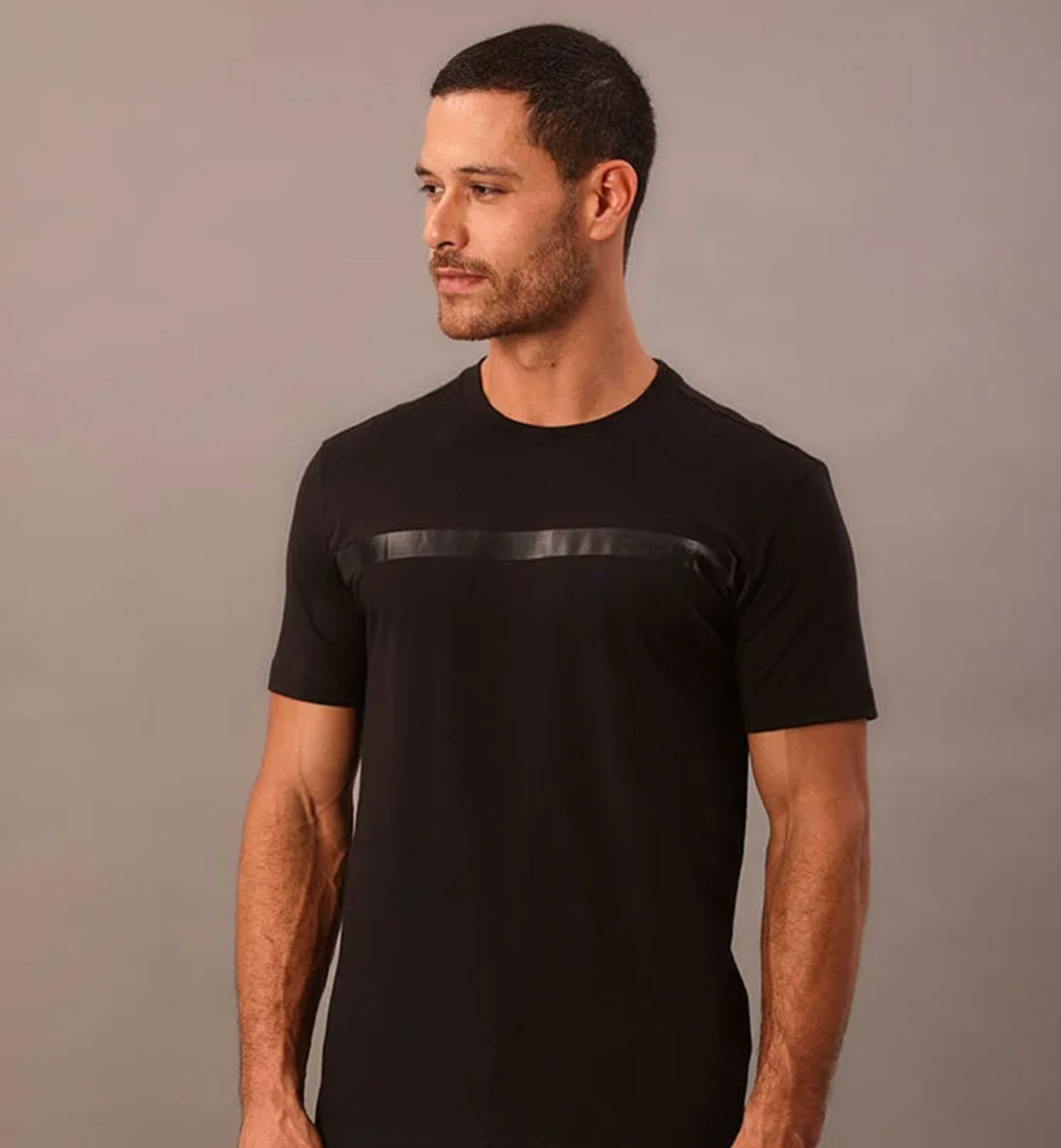 Camiseta Calvin Klein Jeans Masculina Preta com Estampa Gráfica Logo Repetido