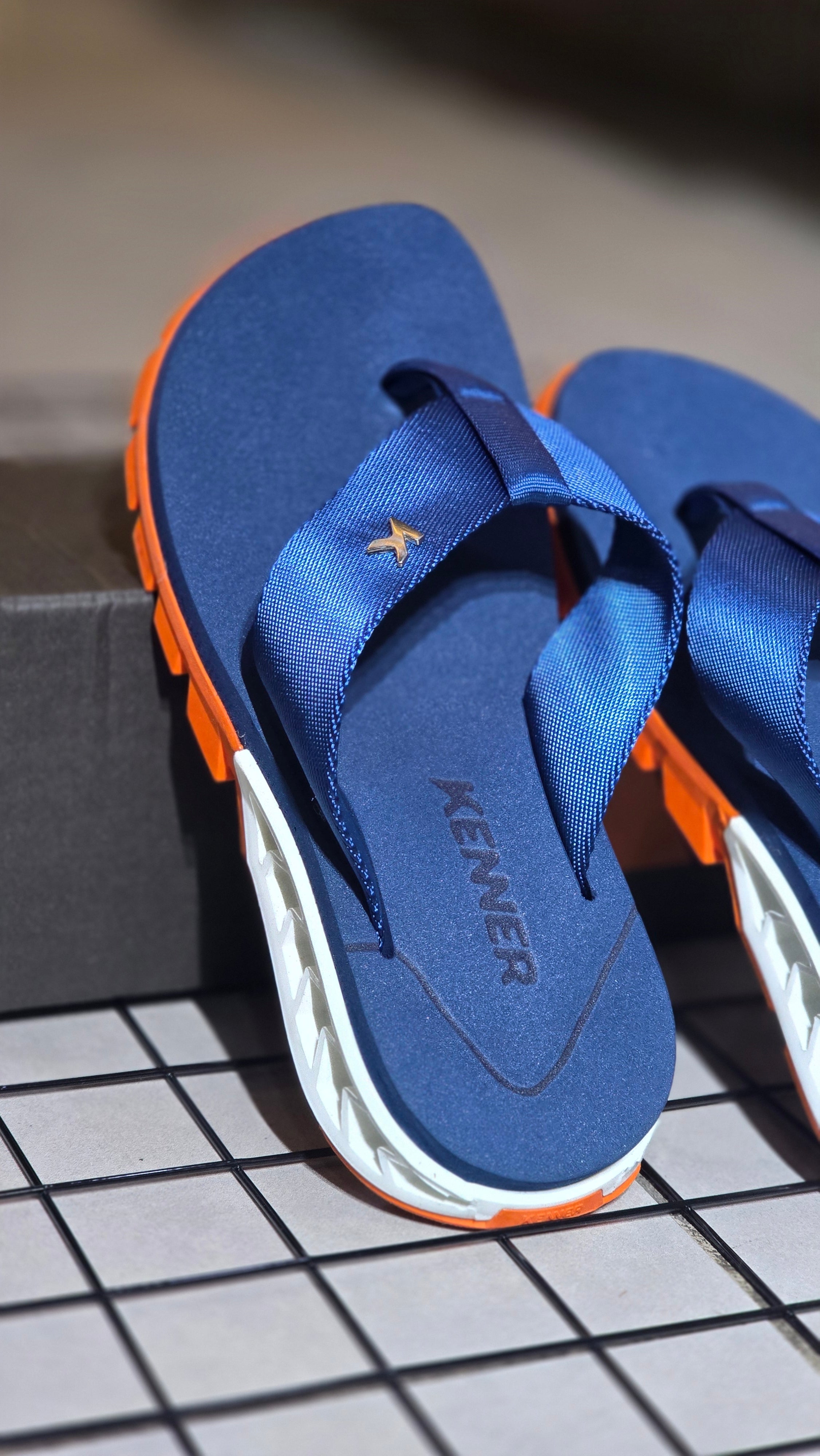 Chinelo Kenner Masculino Rakka Edição 2026 Azul, Branco e Laranja