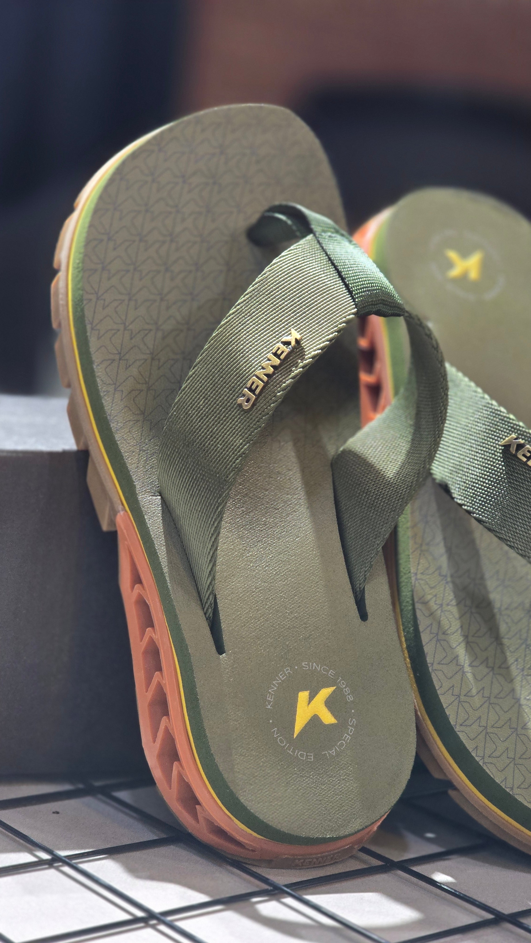 Chinelo Kenner Masculino Rakka Edição 2026 Verde Militar e Laranja com Amortecedor Re.Amp