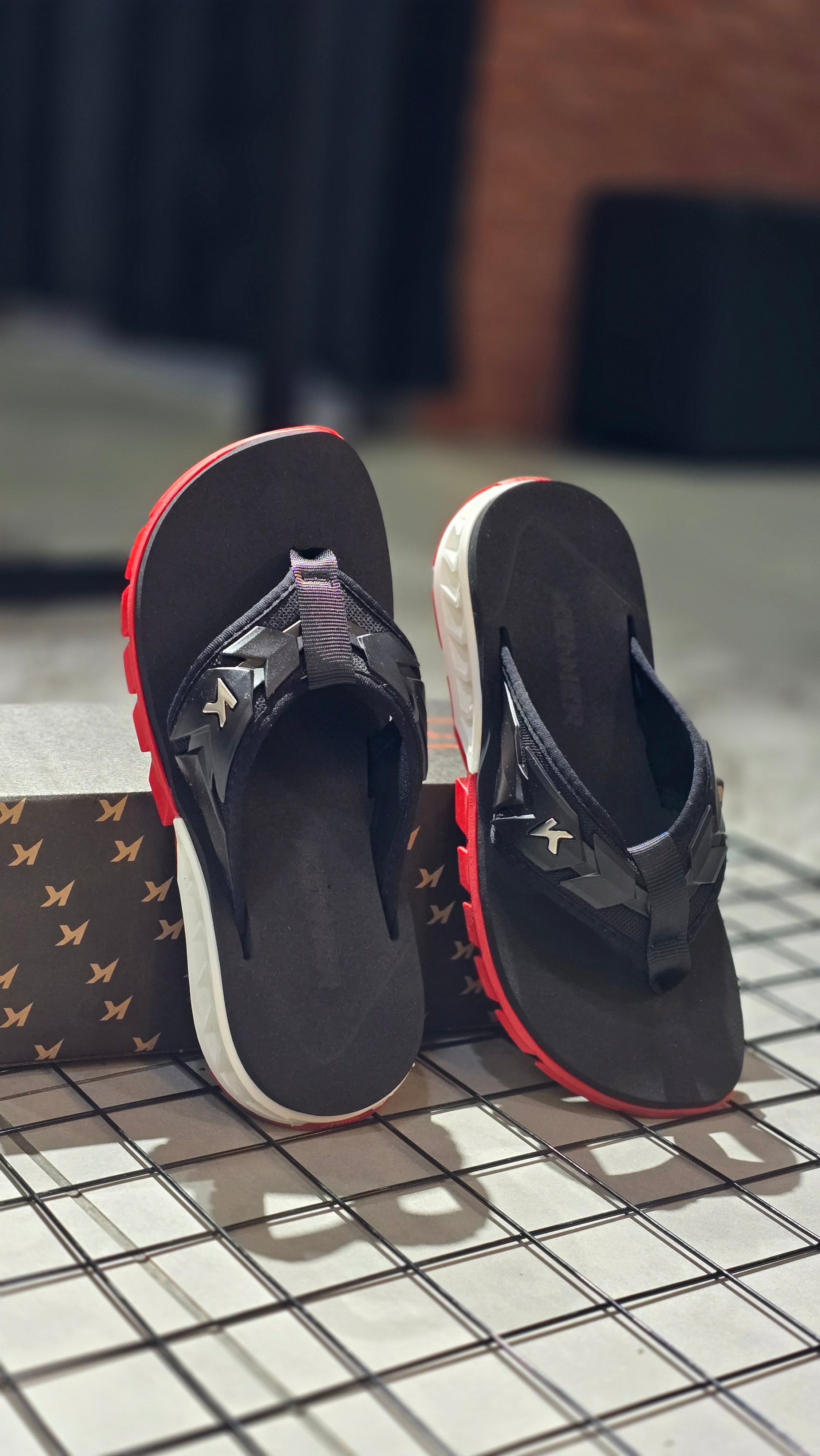 Chinelo Kenner Masculino Rakka Edição 2026 Preto, Branco e Vermelho