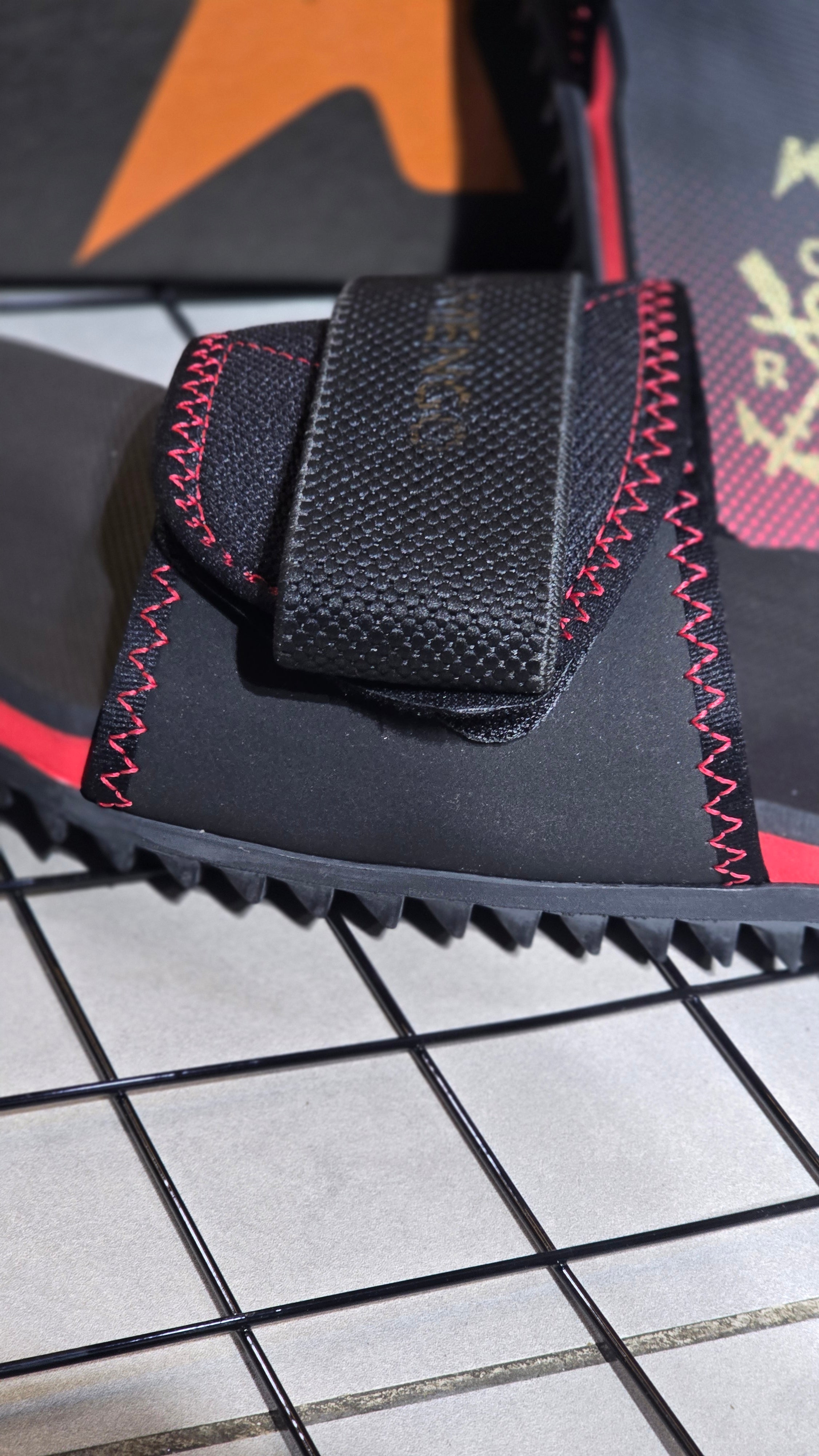 Chinelo Kenner Masculino Kivah Slide Edição 2026 Flamengo Retrô Preto e Vermelho