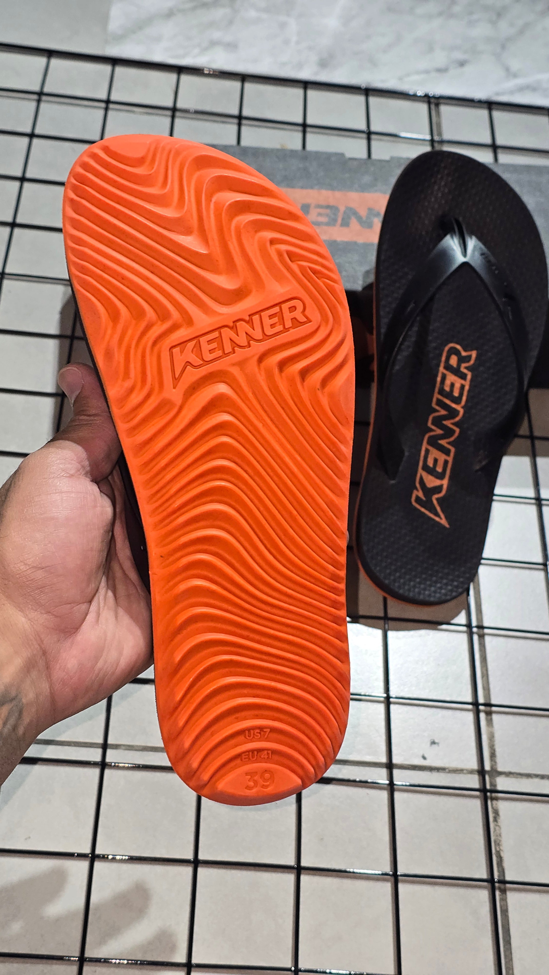 Chinelo Kenner Masculino Summer Edição 2026 Preto com Solado Laranja Neon