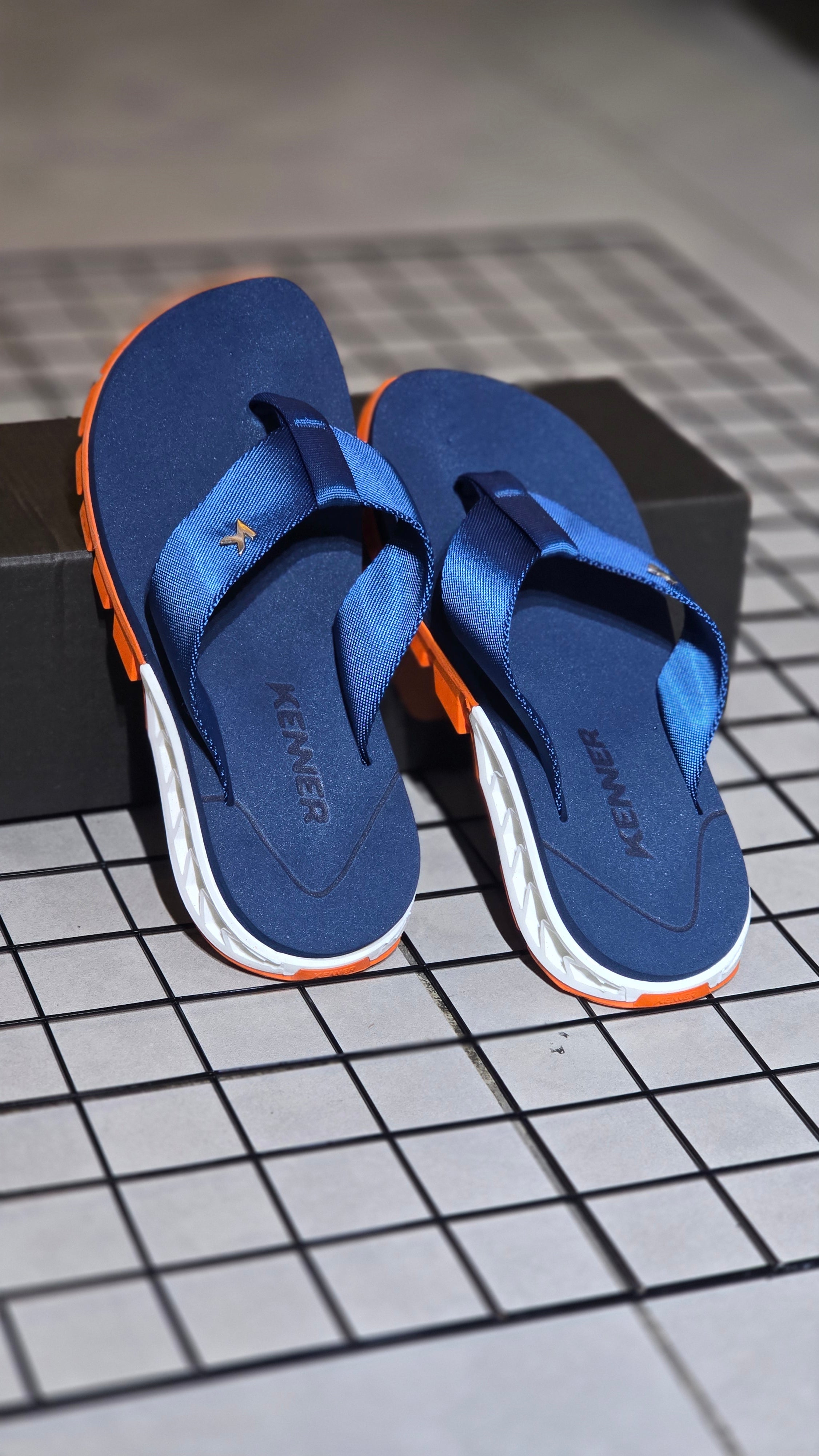 Chinelo Kenner Masculino Rakka Edição 2026 Azul, Branco e Laranja