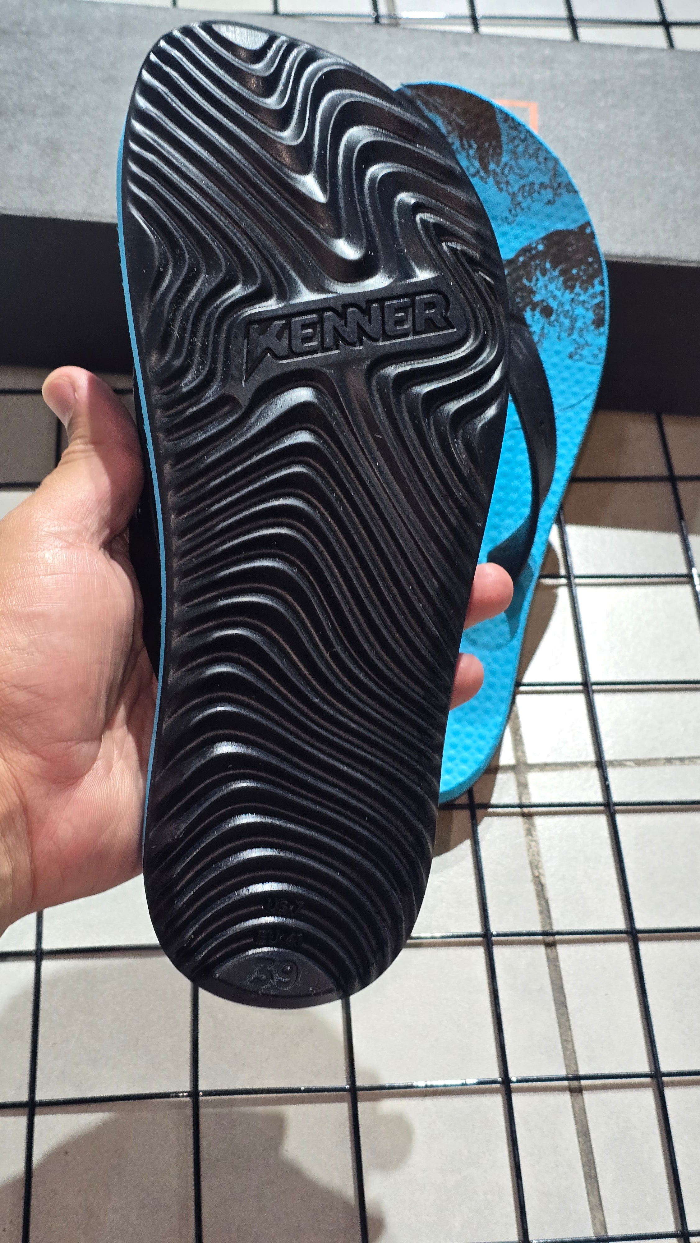 Chinelo Kenner Masculino Summer Edição 2026 Azul com Estampa de Onda (Wave) e Solado Preto