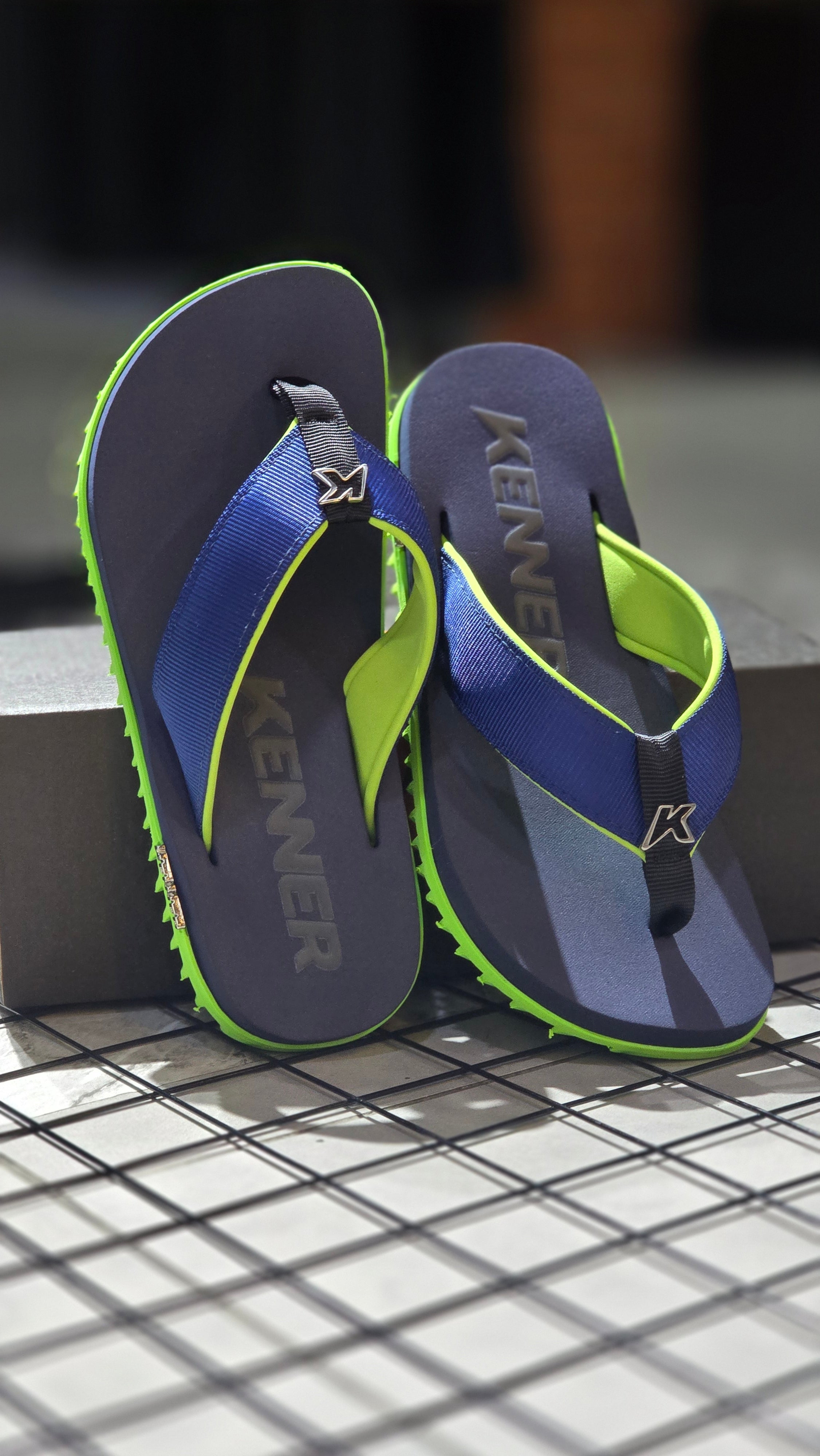 Chinelo Kenner Masculino Kivah Edição 2026 Azul e Verde Neon