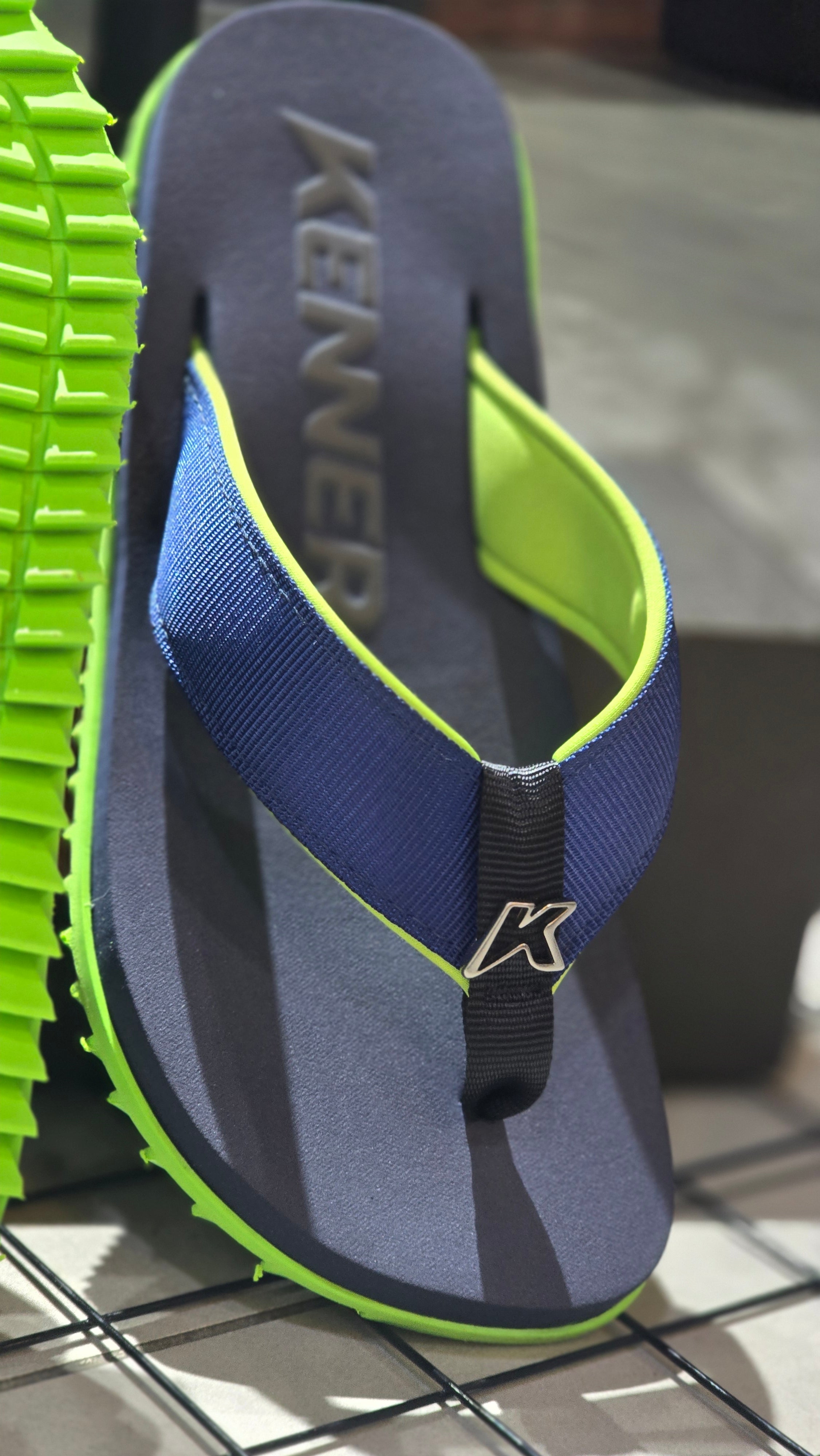 Chinelo Kenner Masculino Kivah Edição 2026 Azul e Verde Neon