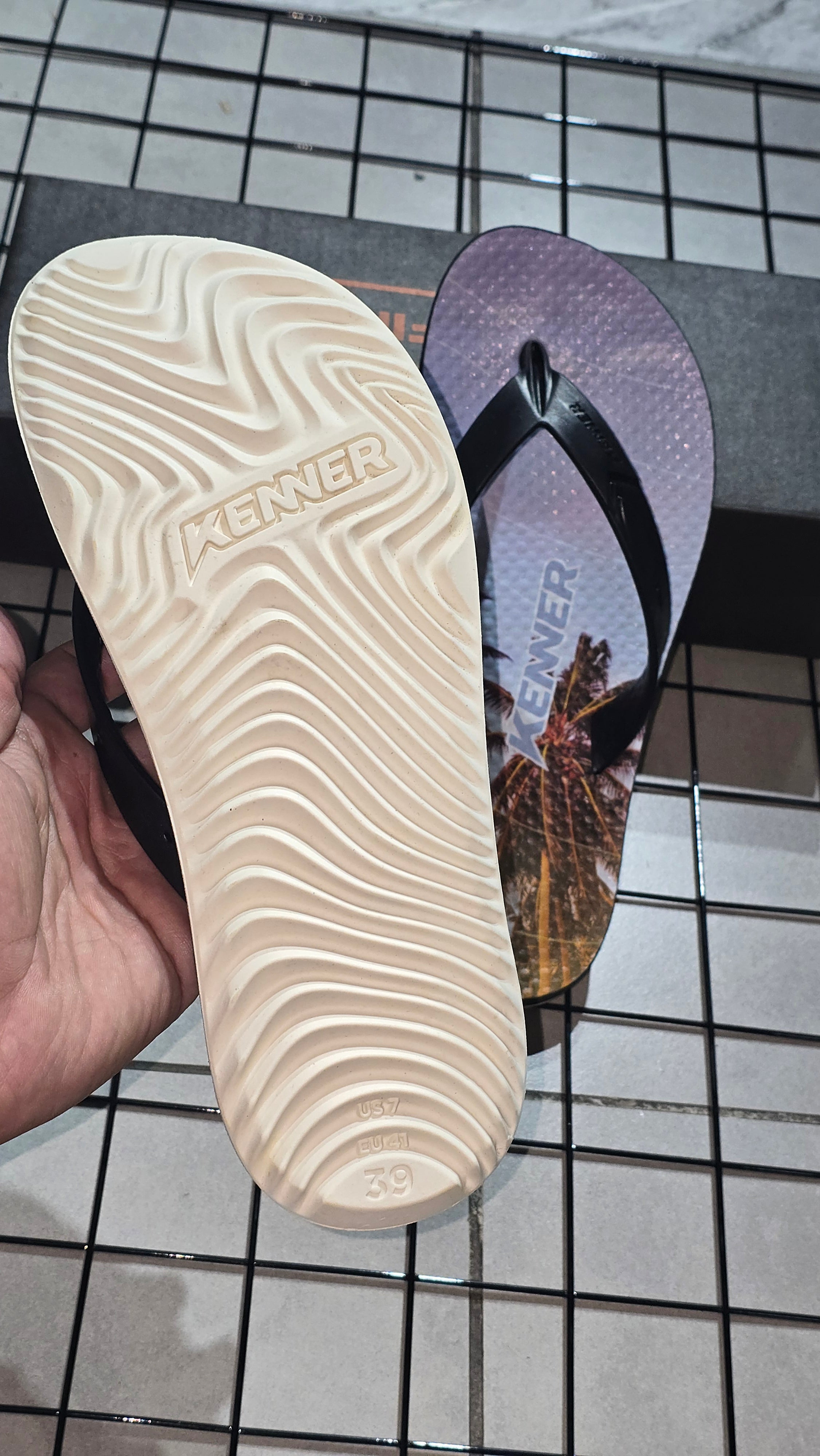 Chinelo Kenner Masculino Summer Edição 2026 Tropical Sunset com Tira Preta e Solado Areia