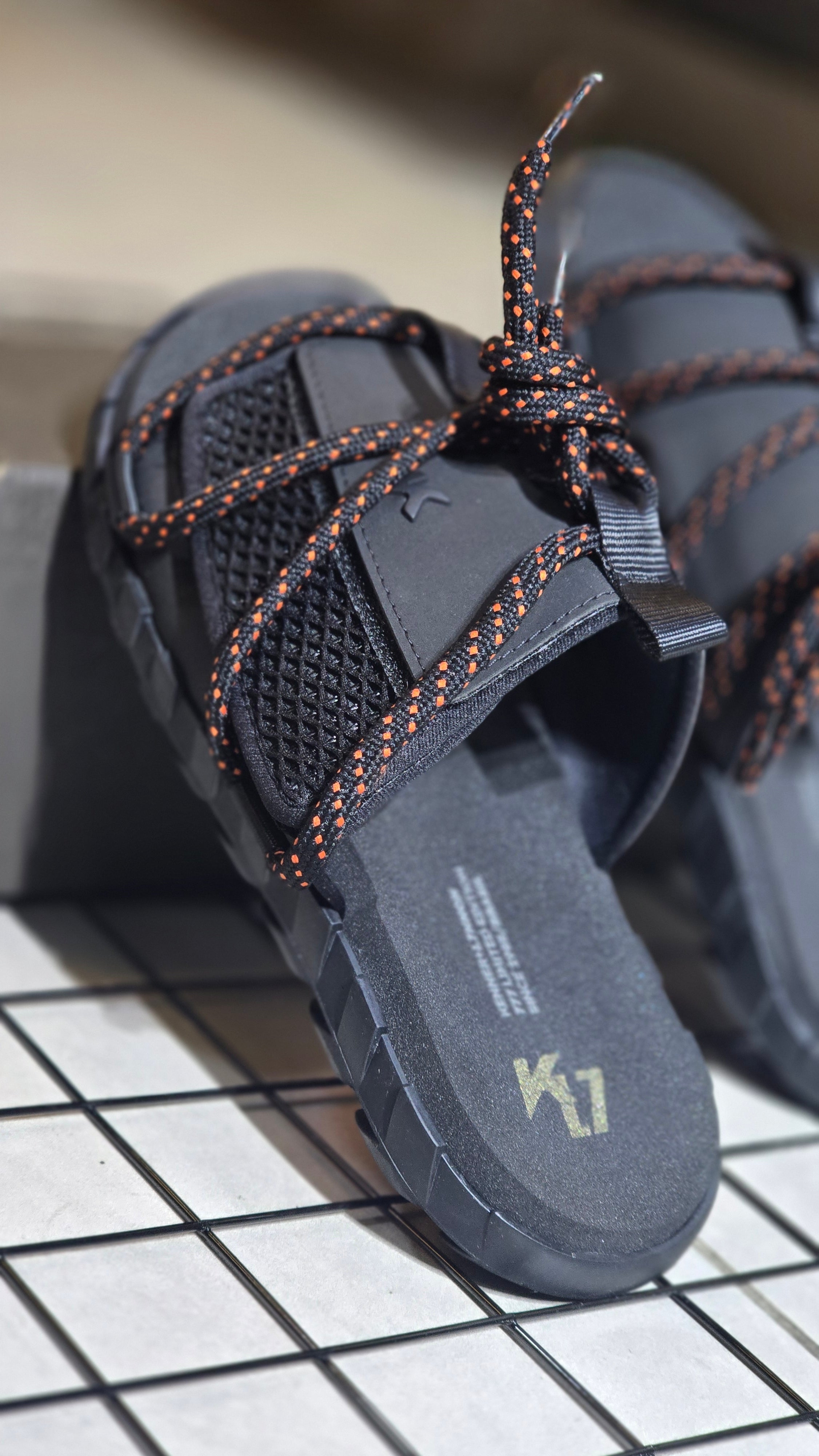 Chinelo Kenner Masculino Megah K7 Edição Limitada Preto com Cadarço Laranja
